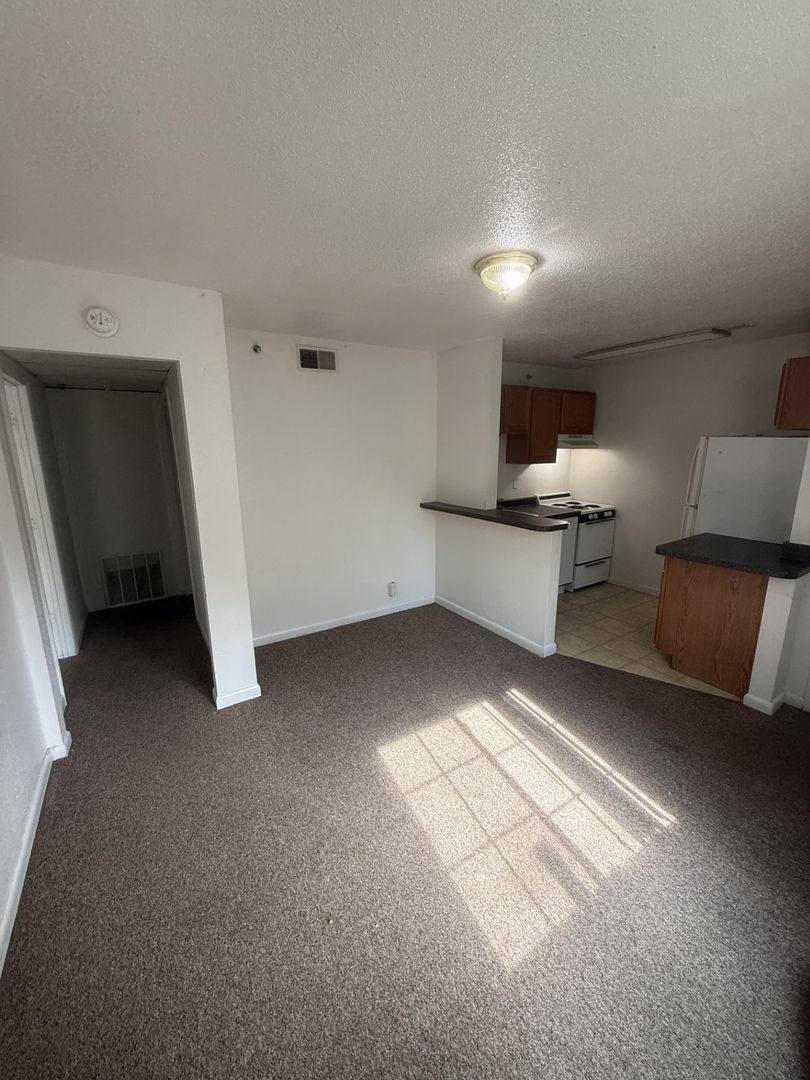 Apartment for rent at 900 Linden Lane, Macomb, IL 61455