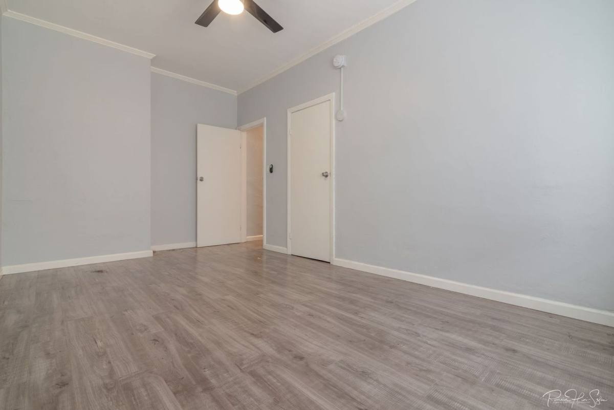Apartment for rent at 130 N Westmoreland Ave, Los Angeles, CA 90004