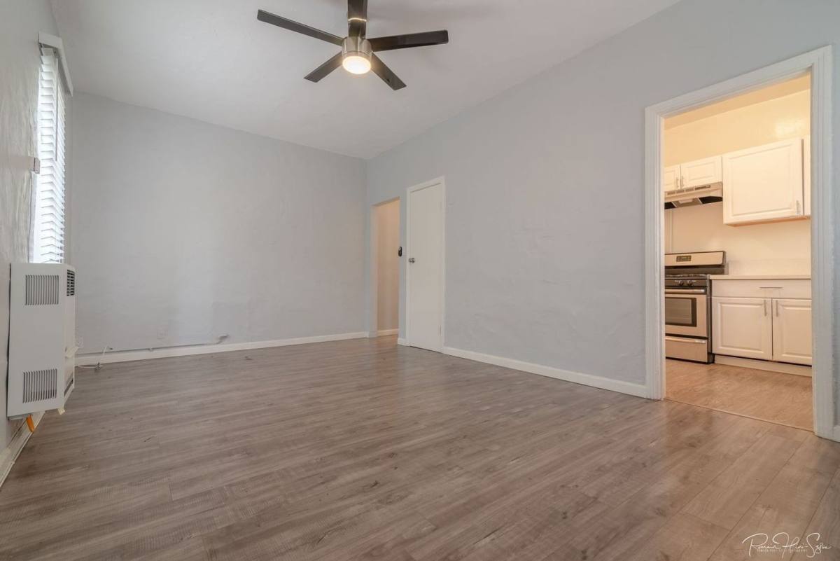 Apartment for rent at 130 N Westmoreland Ave, Los Angeles, CA 90004