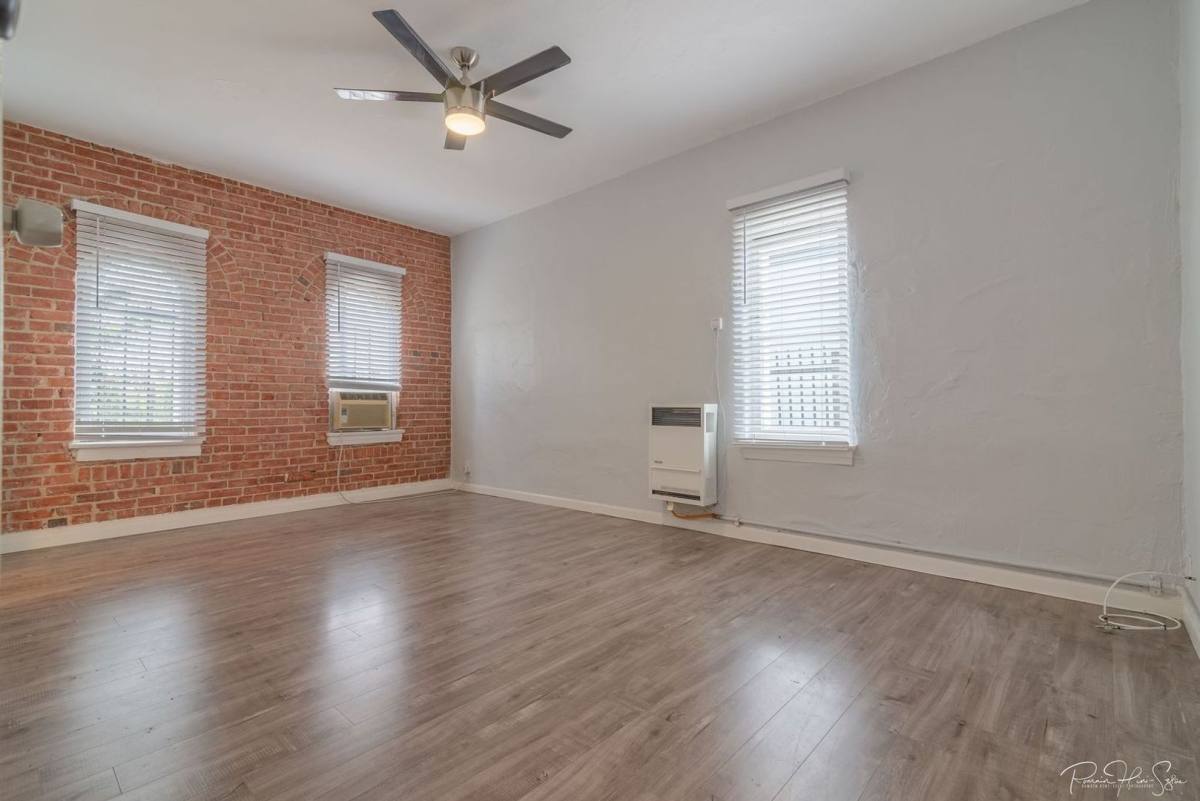 Apartment for rent at 130 N Westmoreland Ave, Los Angeles, CA 90004