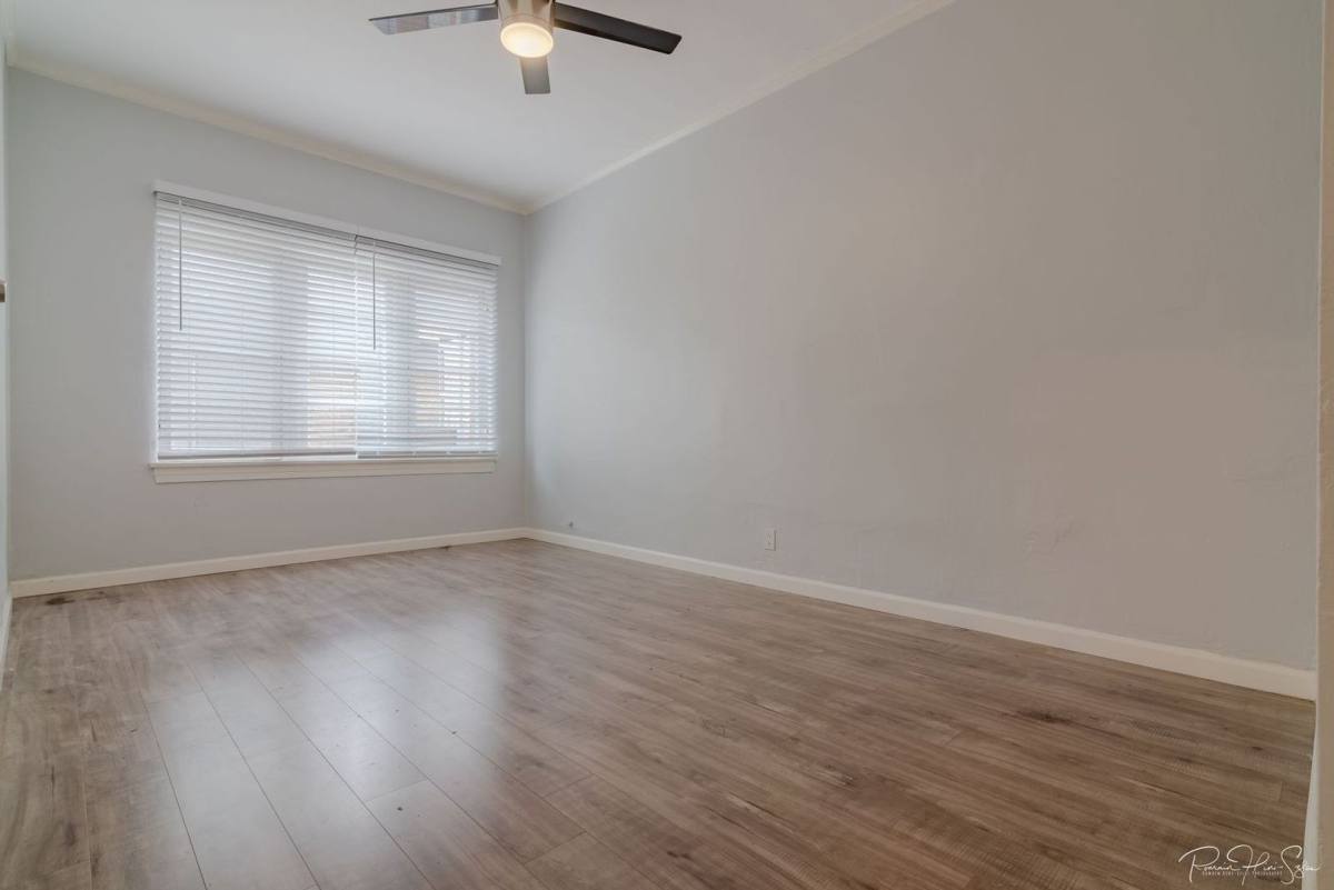 Apartment for rent at 130 N Westmoreland Ave, Los Angeles, CA 90004