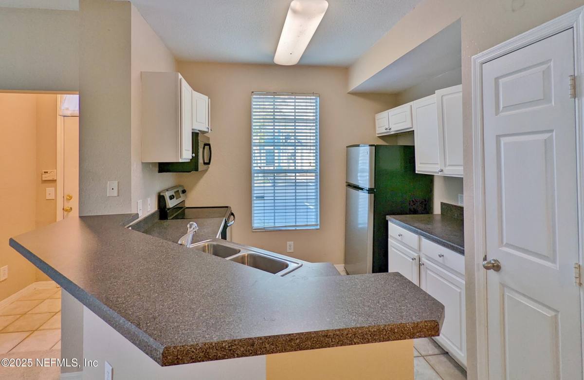 Condo for rent at 13700 Richmond Park Dr N #1002, Jacksonville, FL 32224