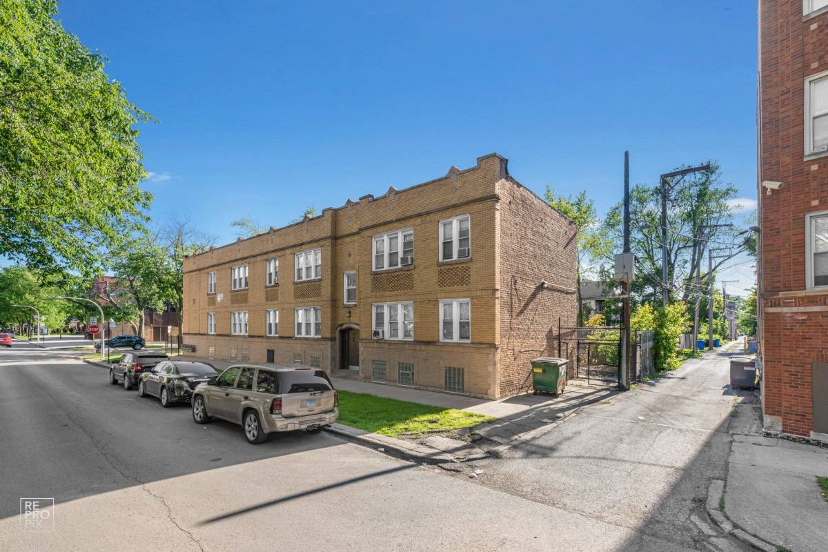 Apartment for rent at 5800 W Iowa St, Chicago, IL 60651