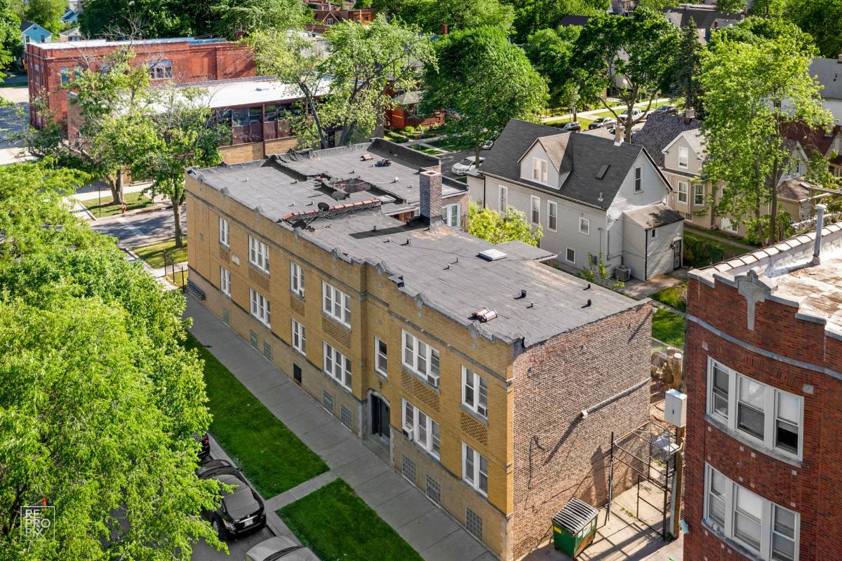Apartment for rent at 5800 W Iowa St, Chicago, IL 60651