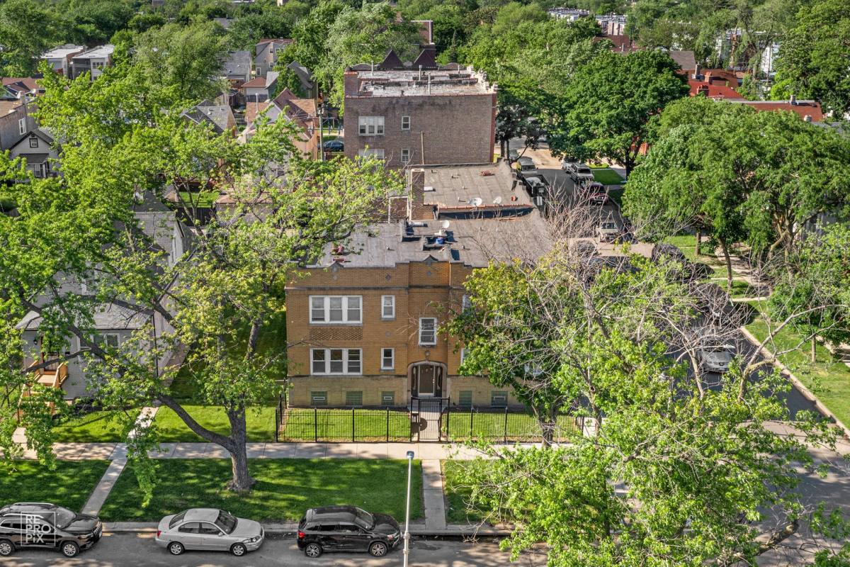 Apartment for rent at 5800 W Iowa St, Chicago, IL 60651