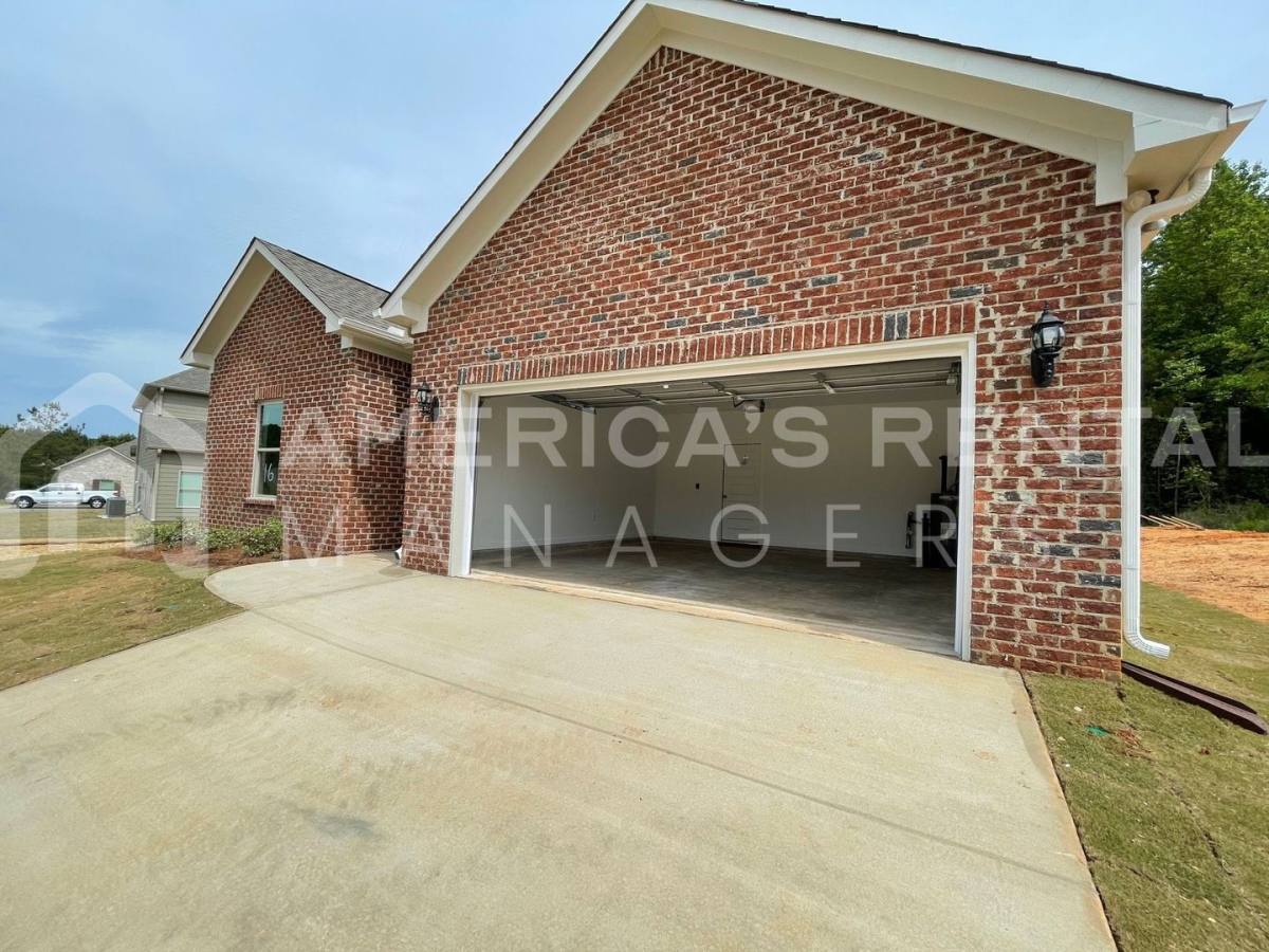 House for rent at 15597 Crimson Ridge Circle, Brookwood, AL 35444