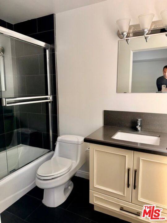 Apartment for rent at 917 N Sierra Bonita Ave #917-3, Los Angeles, CA 90046