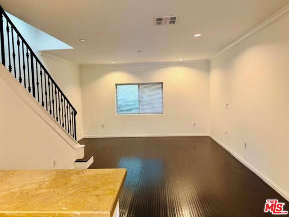Apartment for rent at 917 N Sierra Bonita Ave #917-3, Los Angeles, CA 90046