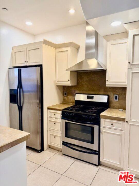Apartment for rent at 917 N Sierra Bonita Ave #917-3, Los Angeles, CA 90046