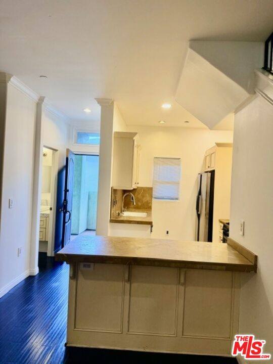 Apartment for rent at 917 N Sierra Bonita Ave #917-3, Los Angeles, CA 90046