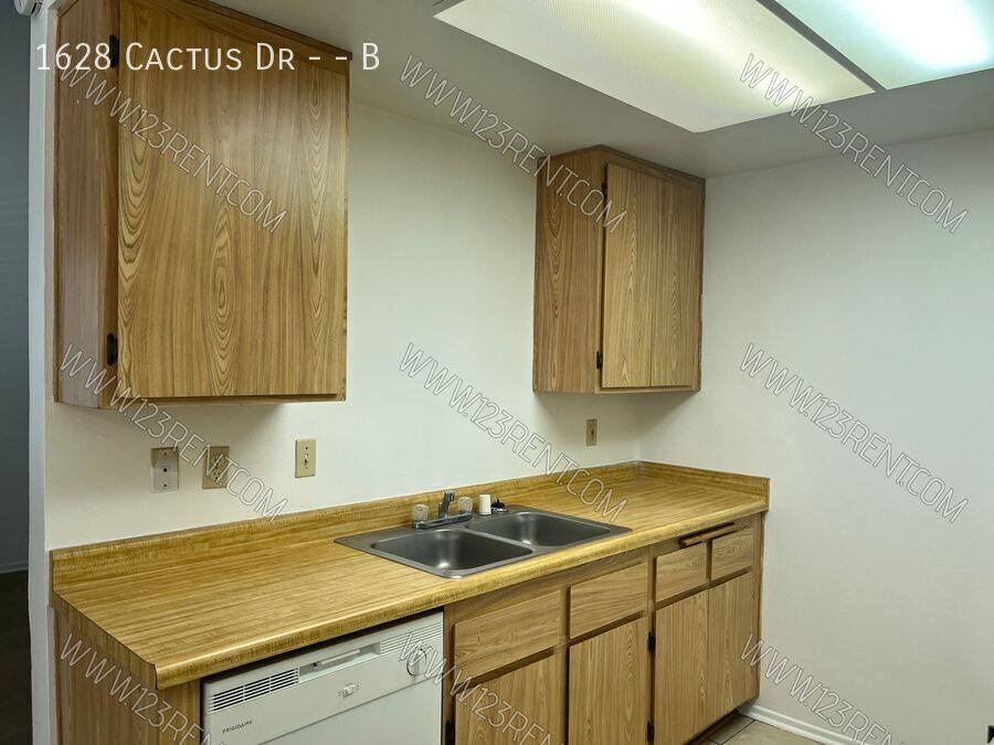 Townhouse for rent at 1628 Cactus Dr #B, Lancaster, CA 93535