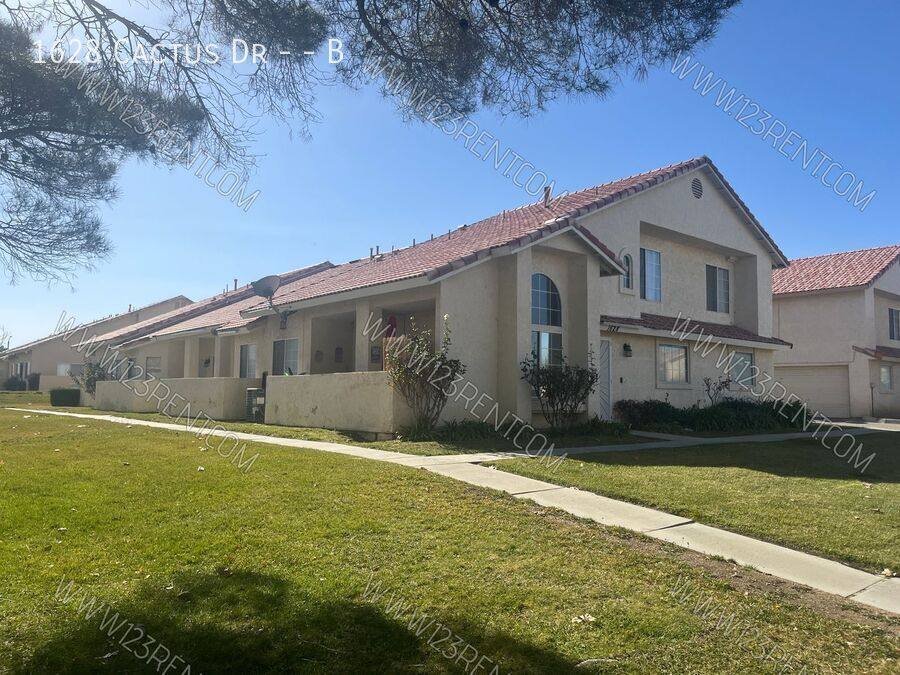 Townhouse for rent at 1628 Cactus Dr #B, Lancaster, CA 93535