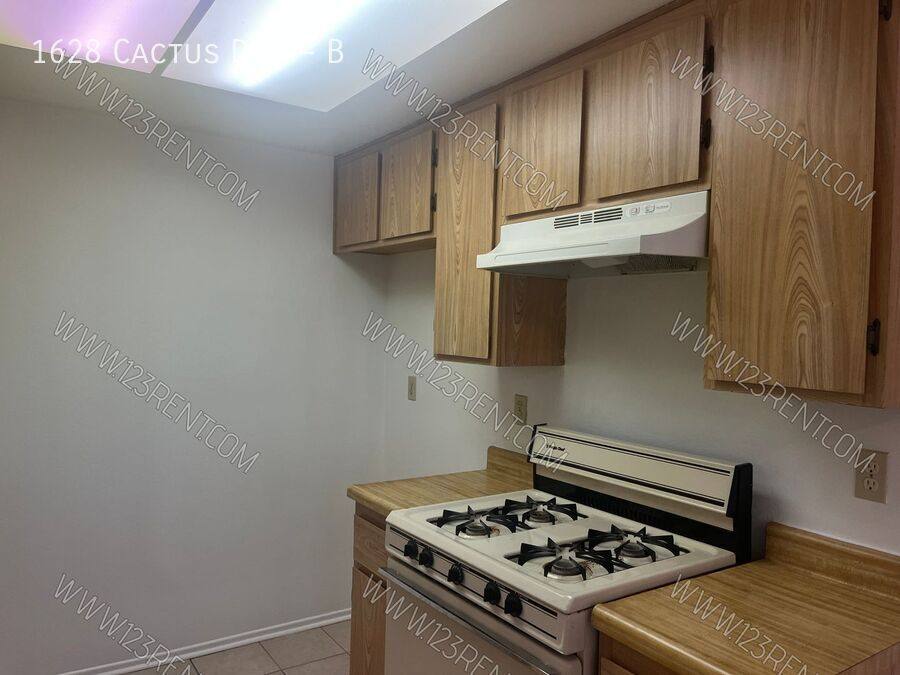 Townhouse for rent at 1628 Cactus Dr #B, Lancaster, CA 93535