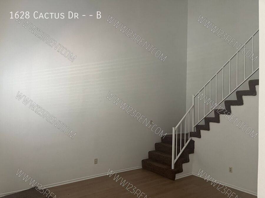 Townhouse for rent at 1628 Cactus Dr #B, Lancaster, CA 93535