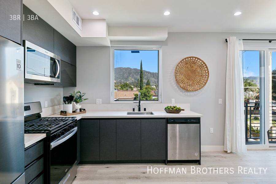Apartment for rent at 13621 N Fellows Ave #13617, Sylmar, CA 91342