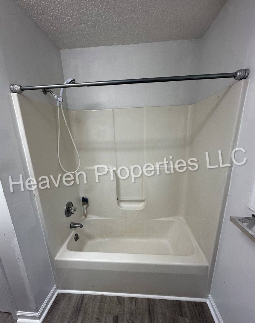 Apartment for rent at 301 Williamson St, Lexington, NC 27292