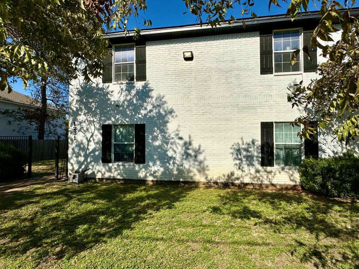 Apartment for rent at 1231 Wood Ave, Waco, TX 76706