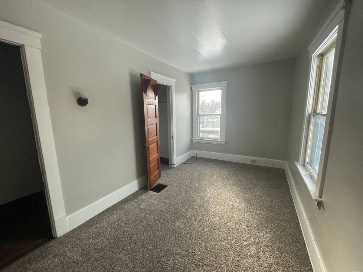 Apartment for rent at 800 E 157th St, Cleveland, OH 44110