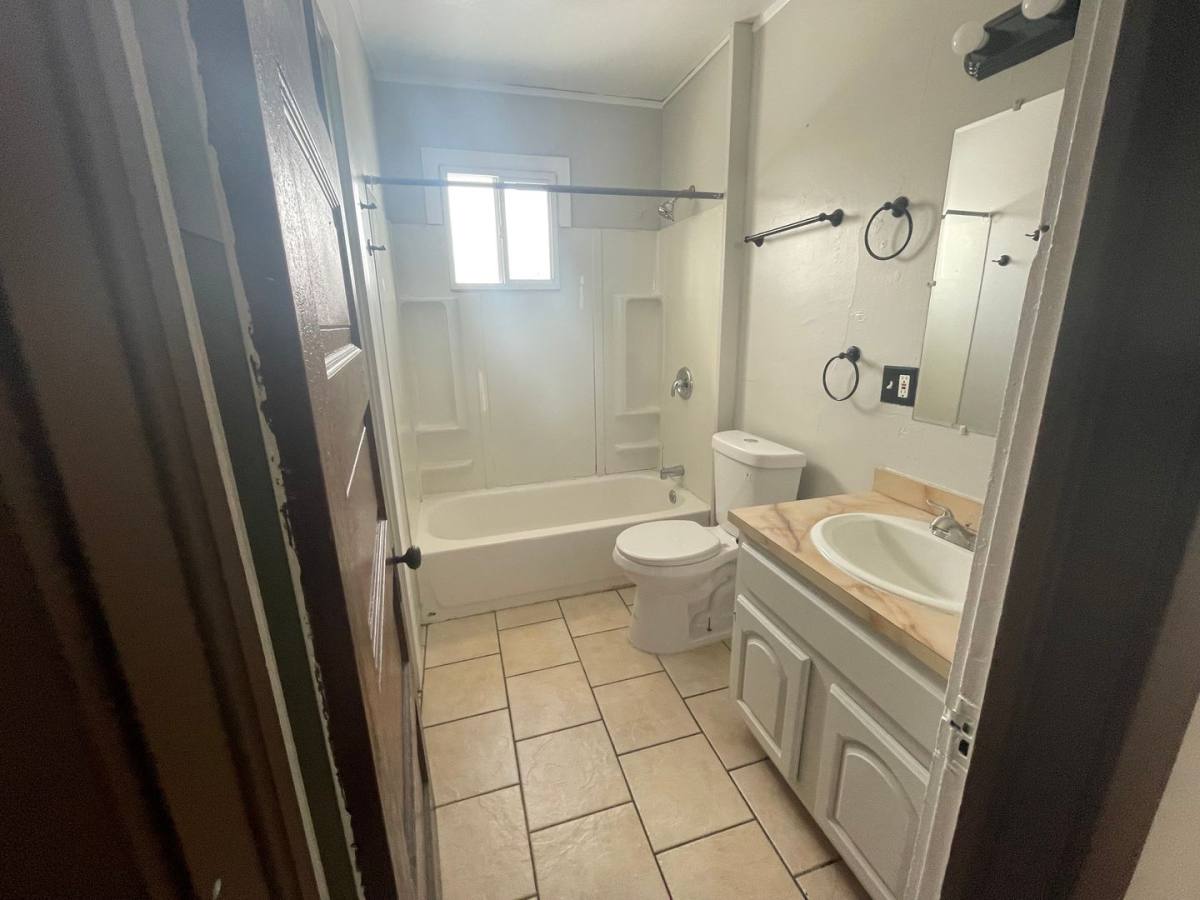 Apartment for rent at 800 E 157th St, Cleveland, OH 44110