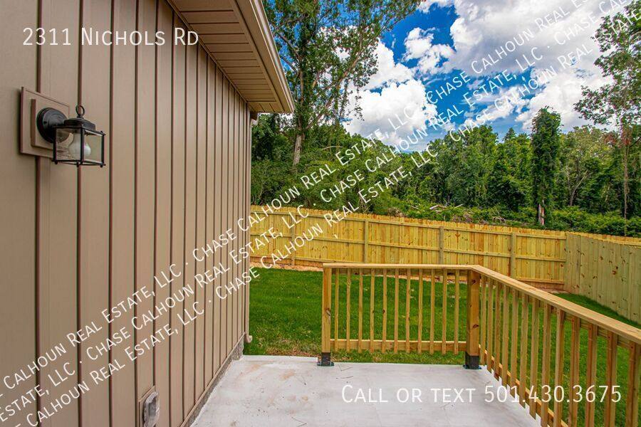 House for rent at 2311 Nichols Rd, Little Rock, AR 72205