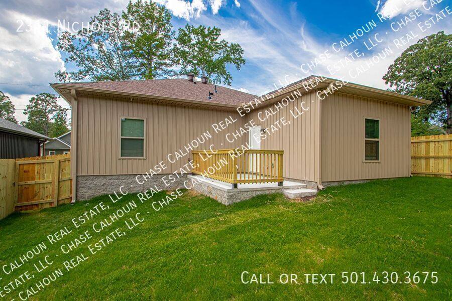 House for rent at 2311 Nichols Rd, Little Rock, AR 72205