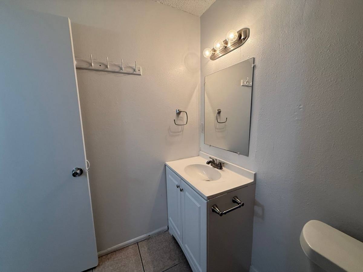 Apartment for rent at 809 E Vogel Ave, Phoenix, AZ 85020