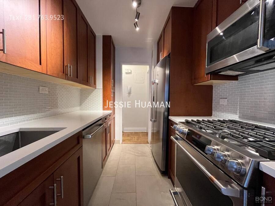 Condo for rent at 200 E 71st St, New York, NY 10021