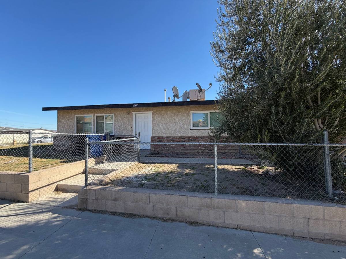 Apartment for rent at 900902 E Navajo St, Barstow, CA 92311