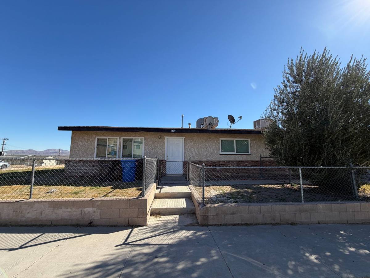 Apartment for rent at 900902 E Navajo St, Barstow, CA 92311