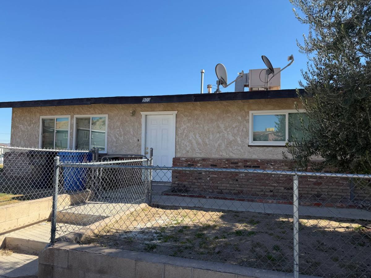 Apartment for rent at 900902 E Navajo St, Barstow, CA 92311