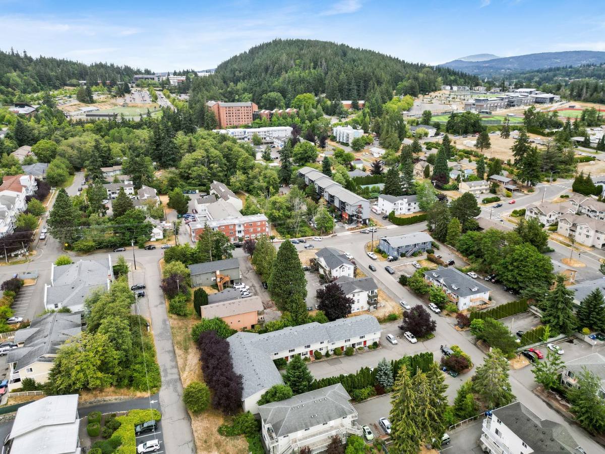 Apartment for rent at 1014 23rd St, Bellingham, WA 98225
