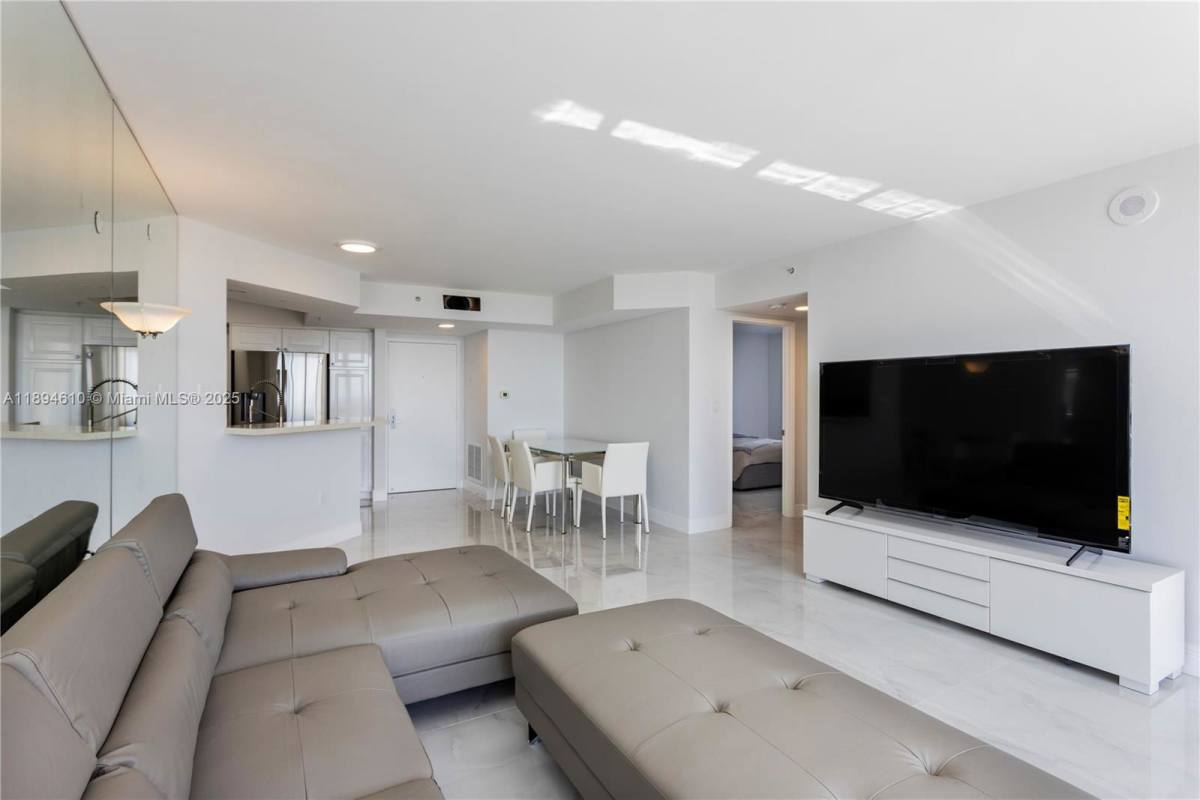 Apartment for rent at 1800 Sunset Harbour Dr, Miami Beach, FL 33139