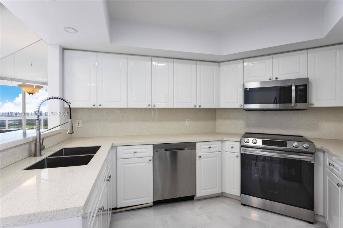 Apartment for rent at 1800 Sunset Harbour Dr, Miami Beach, FL 33139