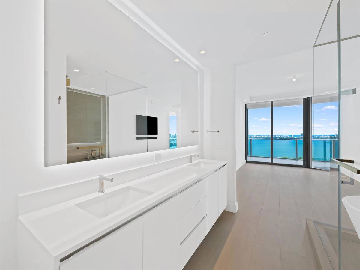 Apartment for rent at 700 NE 24th St, Miami, FL 33137