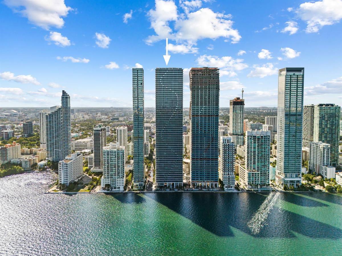 Apartment for rent at 700 NE 24th St, Miami, FL 33137