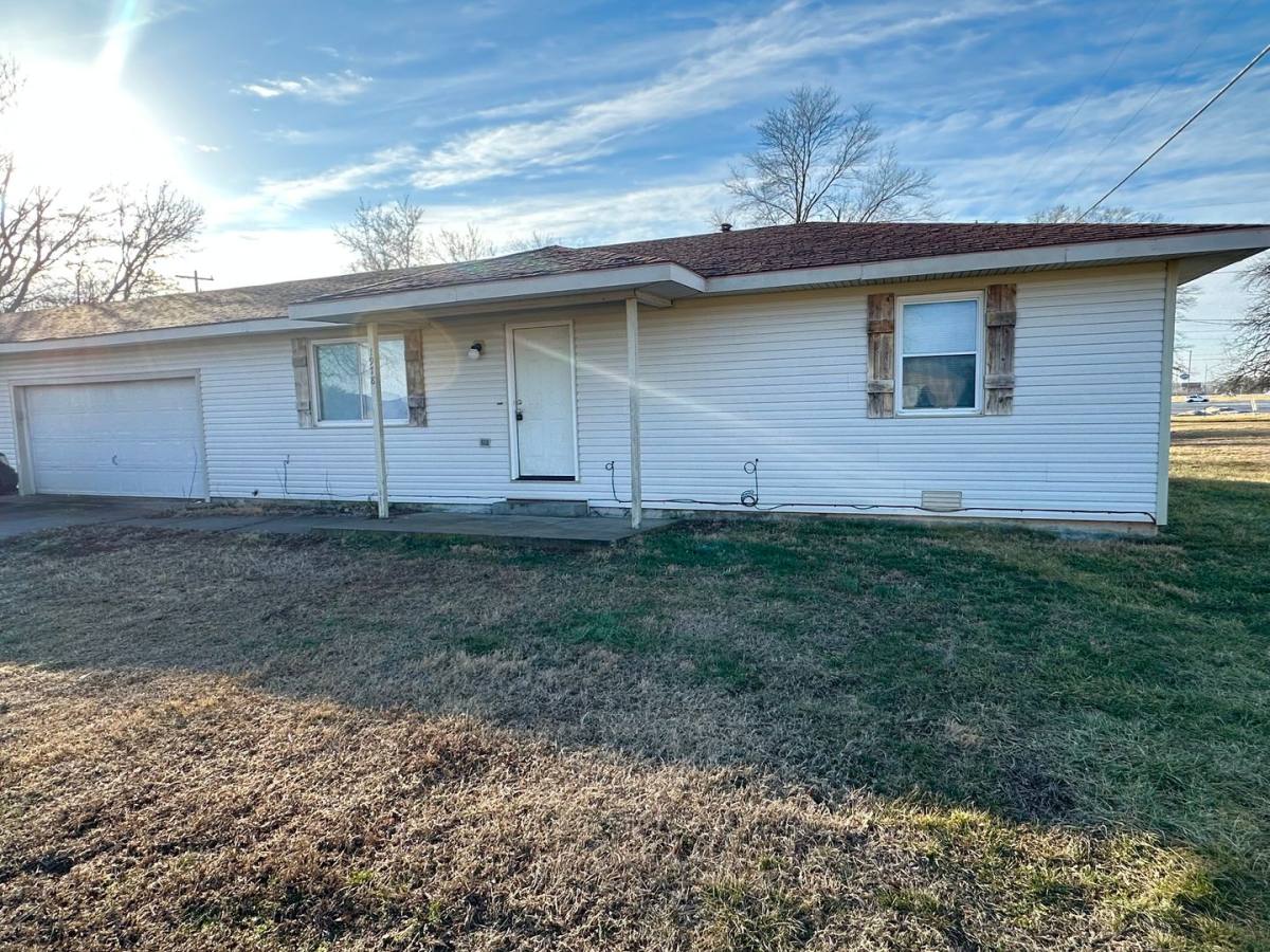 Apartment for rent at 1976-1978 W Grapevine Dr, Ozark, MO 65721