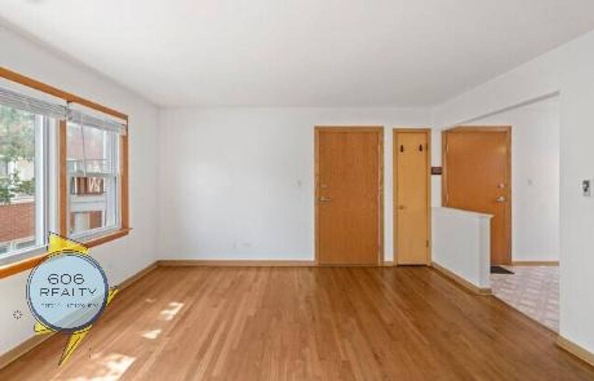 Apartment for rent at 9451 Maple Dr, Des Plaines, IL 60018