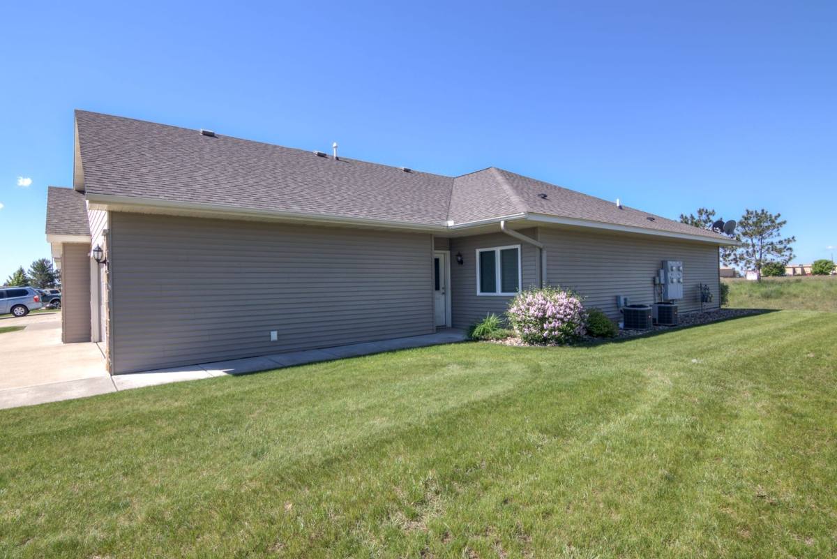 Townhouse for rent at 1657-B Gunston Dr, New Richmond, WI 54017