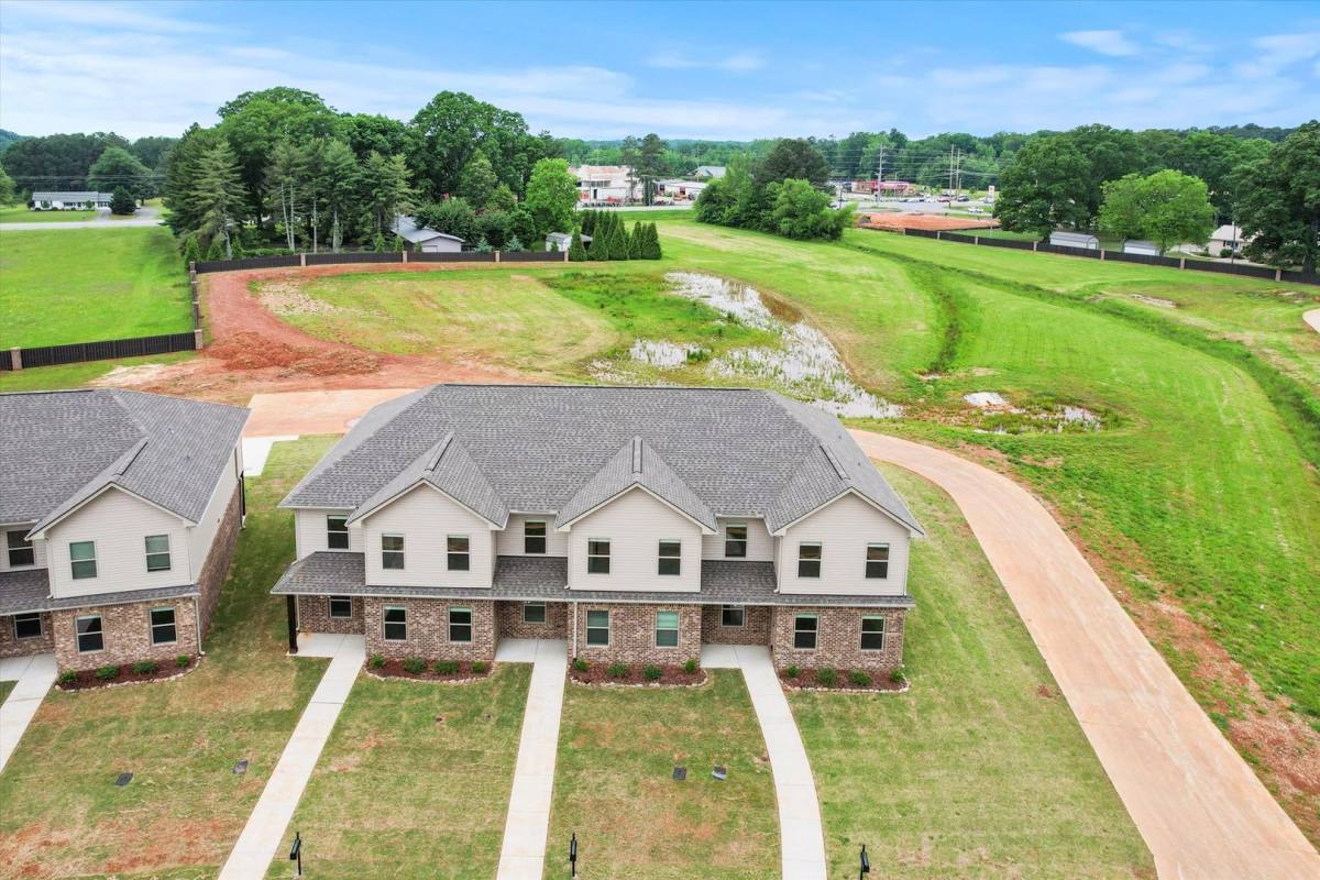 Townhouse for rent at 16129 Cohen Dr, Athens, AL 35611
