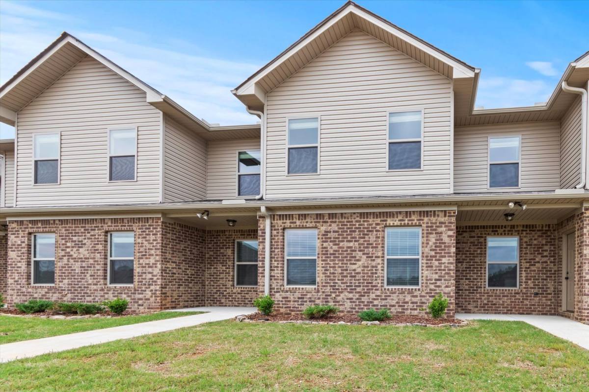 Townhouse for rent at 16097 Cohen Dr, Athens, AL 35611