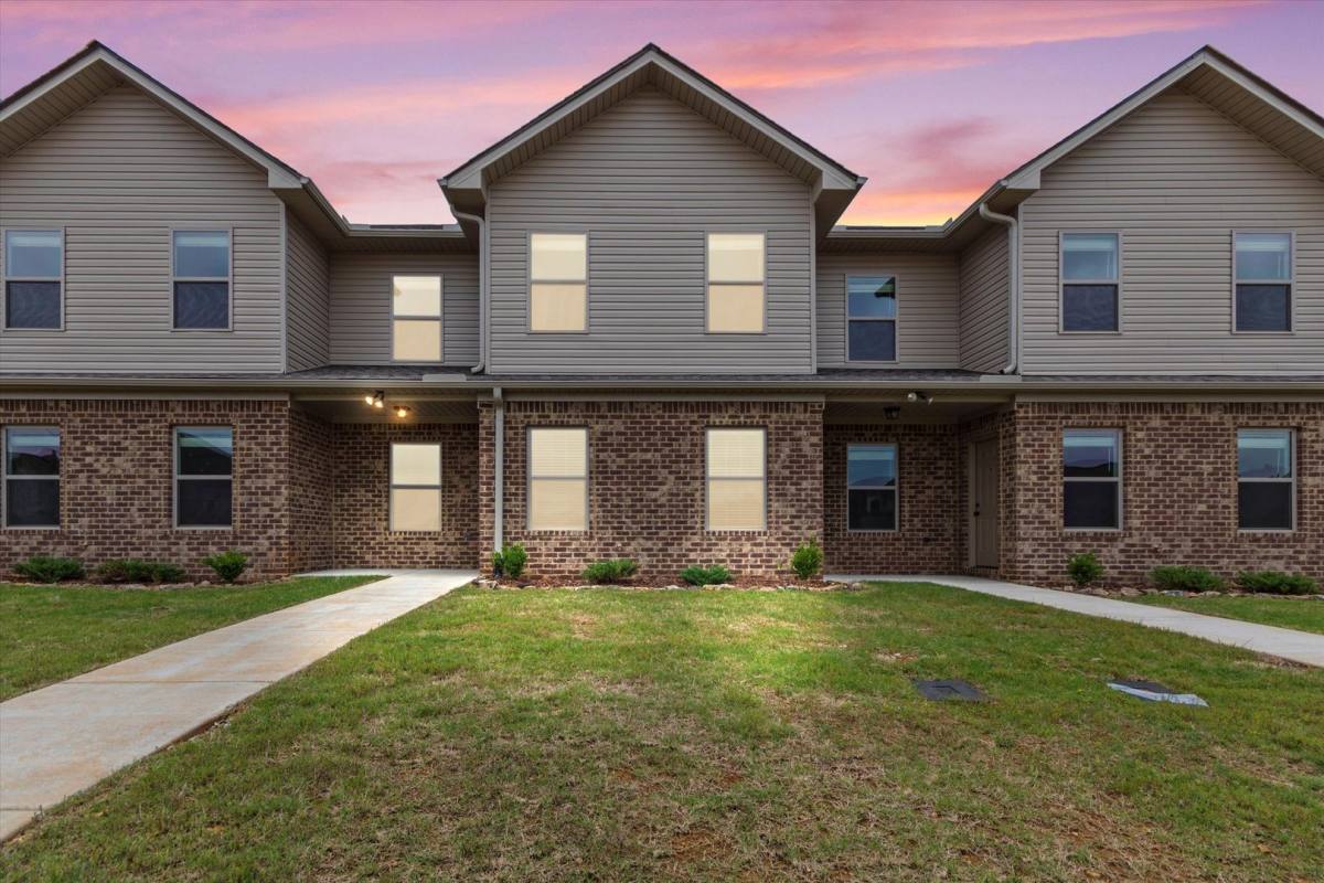Townhouse for rent at 16097 Cohen Dr, Athens, AL 35611