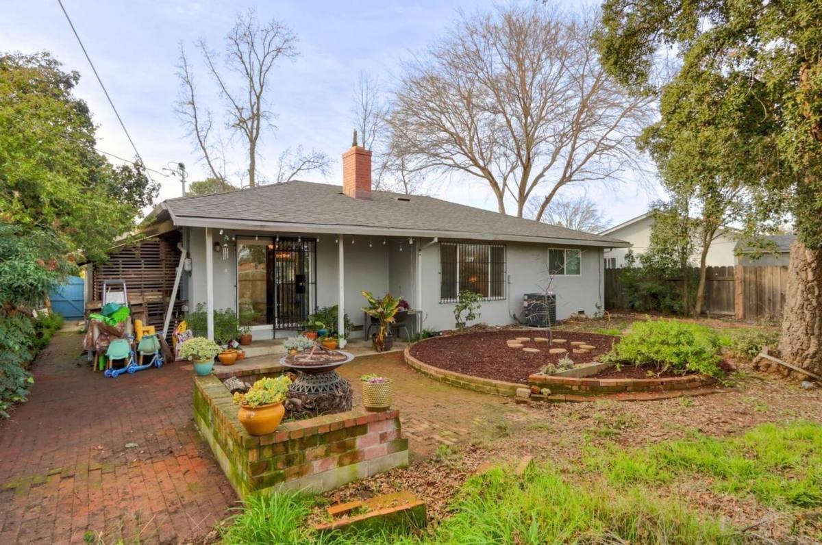 House for rent at 2081 Wakefield Way, Sacramento, CA 95822