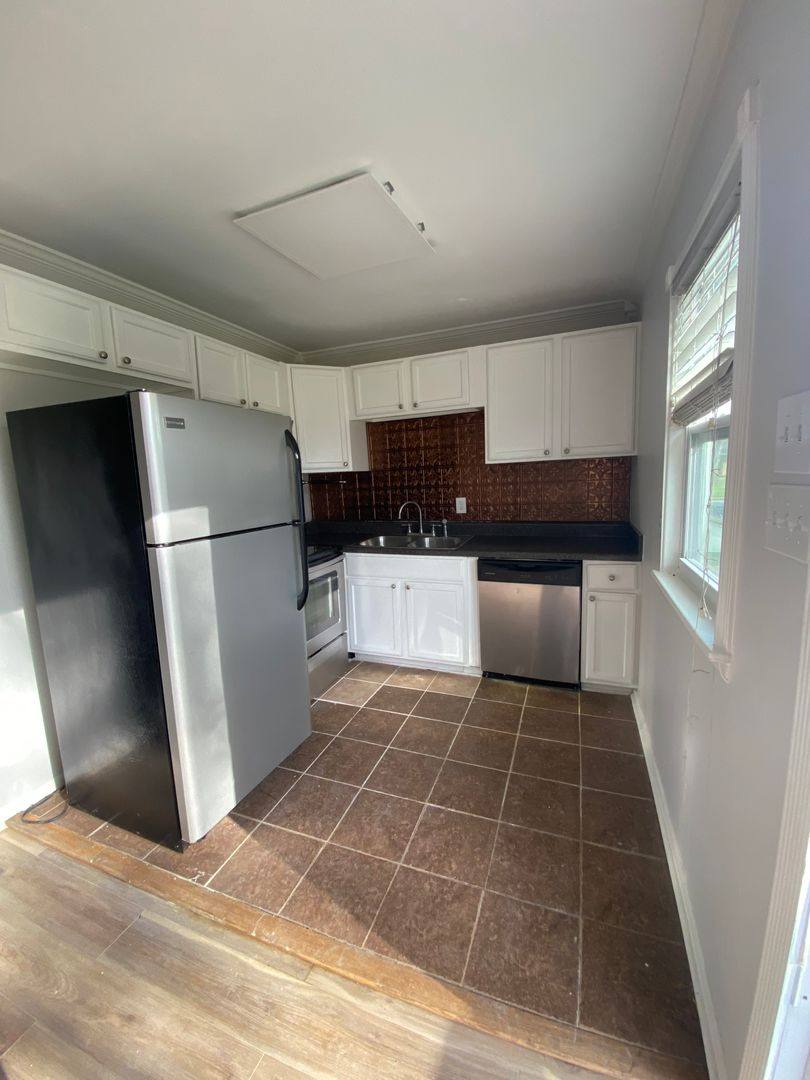 Apartment for rent at 1504 Oakwood Ave, Huntsville, AL 35811