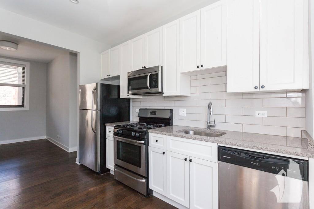 Apartment for rent at 1600 W Belle Plaine Ave, Chicago, IL 60613