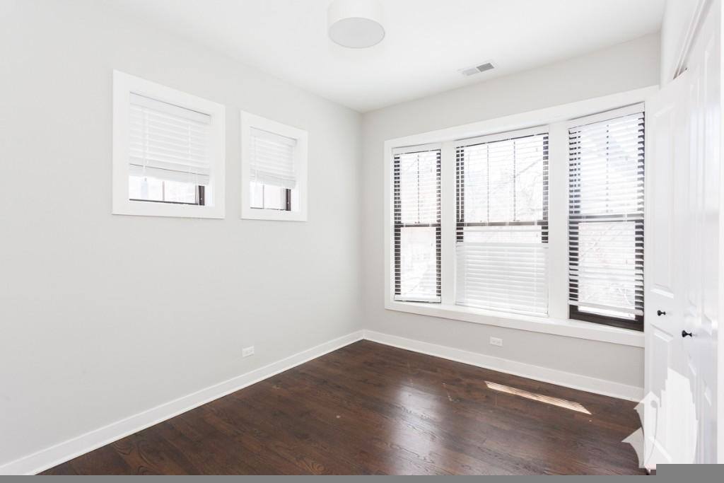 Apartment for rent at 1600 W Belle Plaine Ave, Chicago, IL 60613