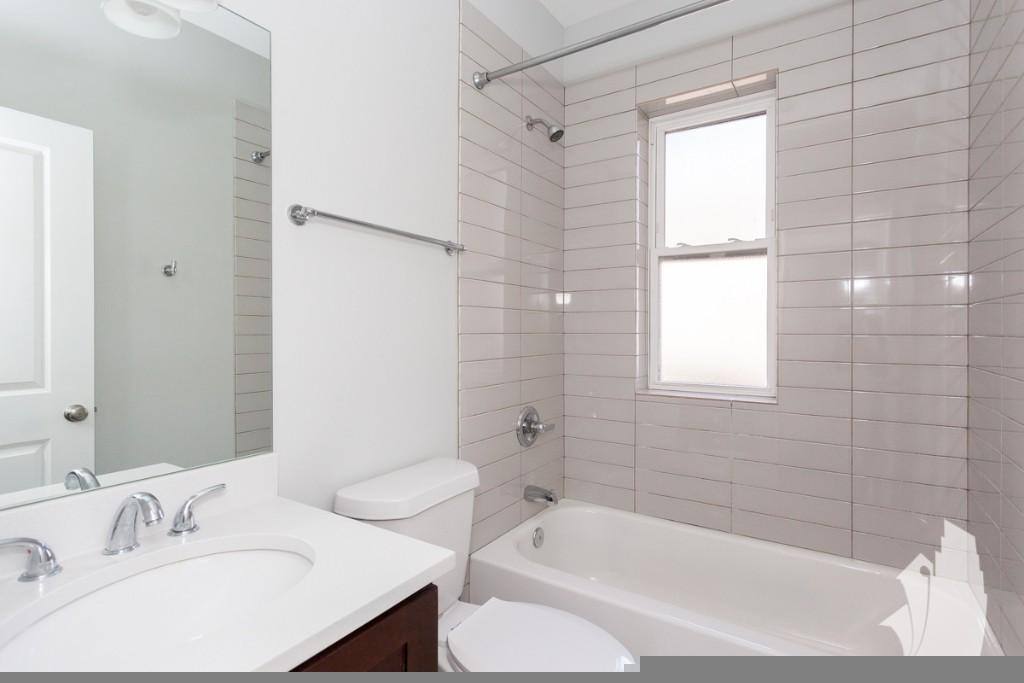 Apartment for rent at 1600 W Belle Plaine Ave, Chicago, IL 60613