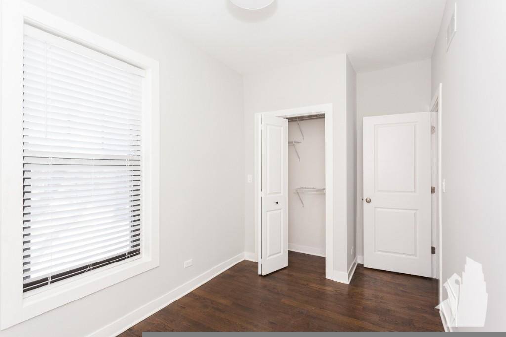 Apartment for rent at 1600 W Belle Plaine Ave, Chicago, IL 60613
