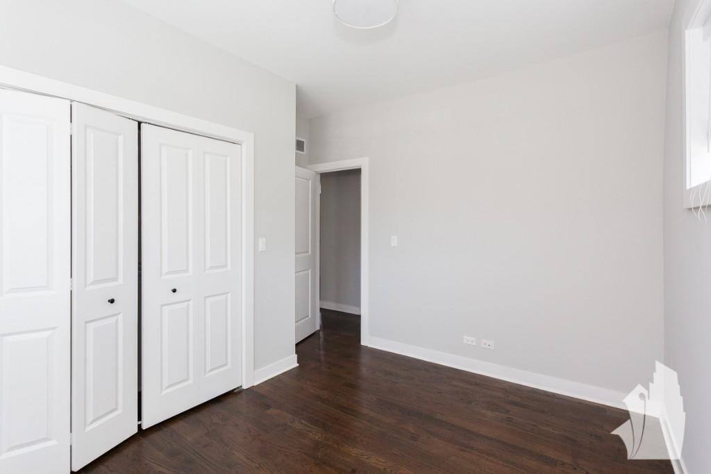 Apartment for rent at 1600 W Belle Plaine Ave, Chicago, IL 60613