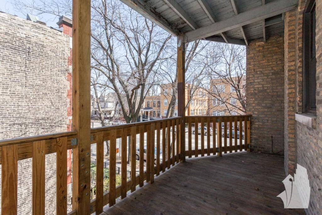 Apartment for rent at 1600 W Belle Plaine Ave, Chicago, IL 60613