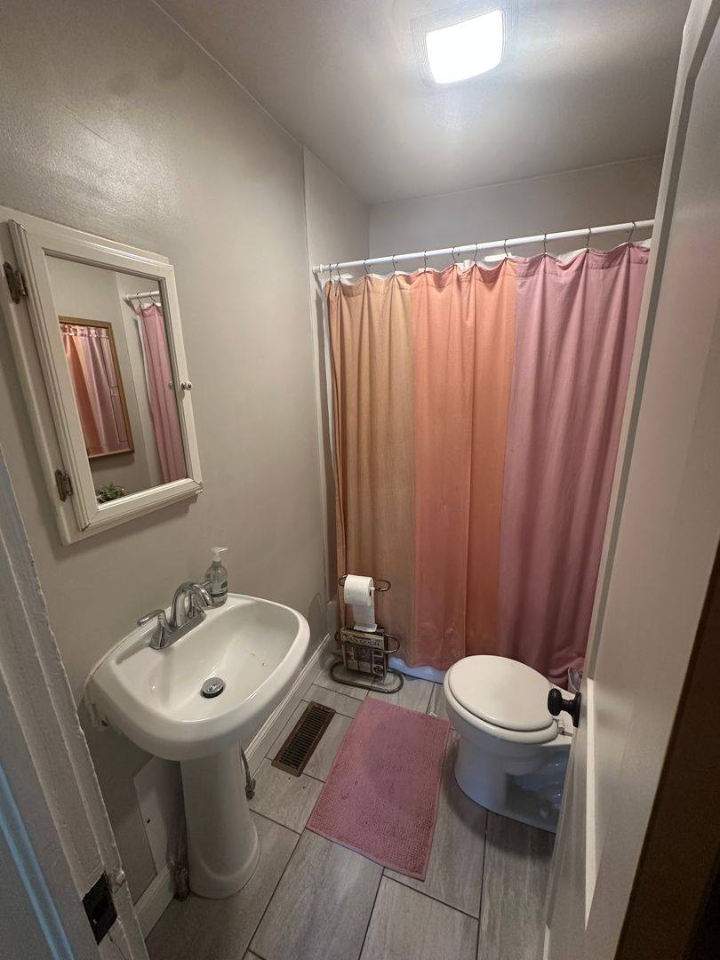 House for rent at 1001 E Loren St, Springfield, MO 65807